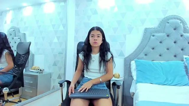 EmmaBennet on StripChat 