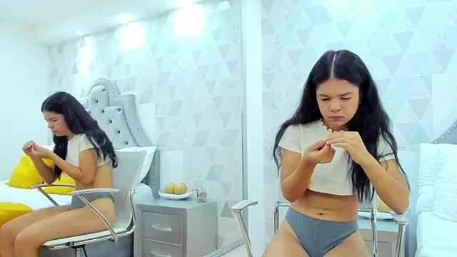EmmaBennet on StripChat 