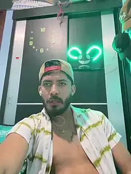 Photos of Ericksaul23 from StripChat is Freechat