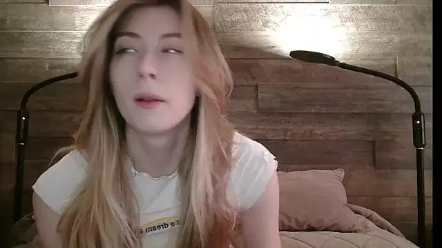 ErikaShyy from StripChat is Freechat