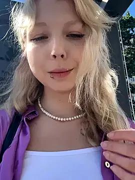 EveLittleSinner from StripChat is Freechat