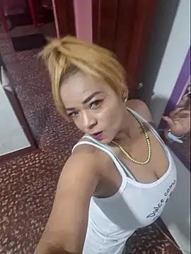 gatadeojosclaros from StripChat