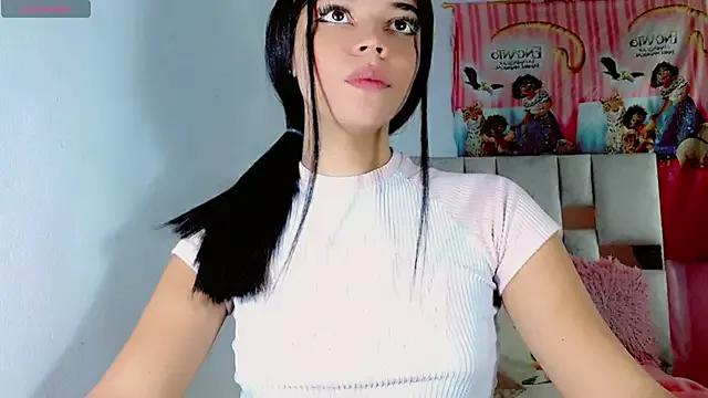 Hannahsmit from StripChat is Freechat
