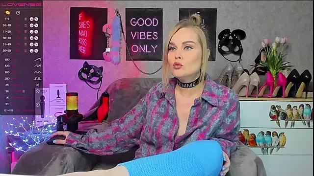 HannaKorsak from StripChat is Freechat