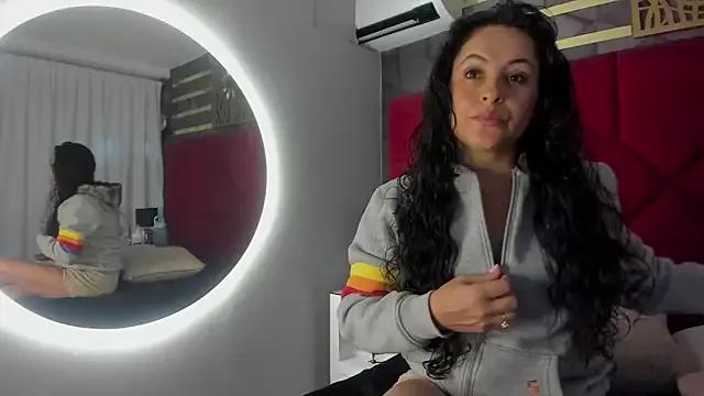 hanny_milf from StripChat