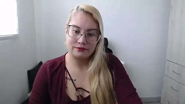 Isabellahuntercam1 from StripChat is Freechat