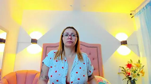 IsisDuzan from StripChat