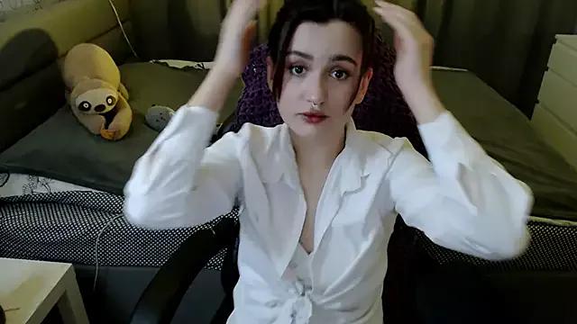 KiraYammy from StripChat is Freechat