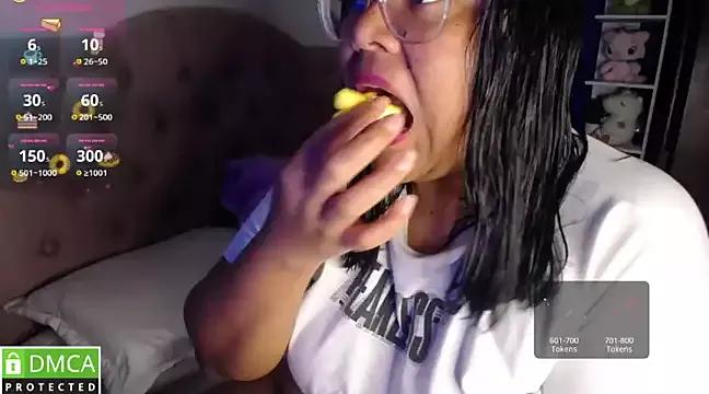 KittyHot20 from StripChat