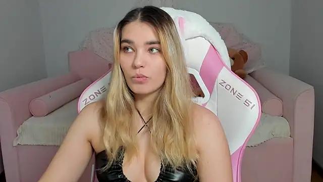 KristinaStone on StripChat 