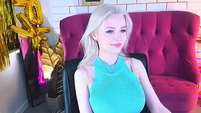 LeonaStane from StripChat is Freechat