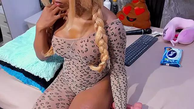 LilaFachinni on StripChat 