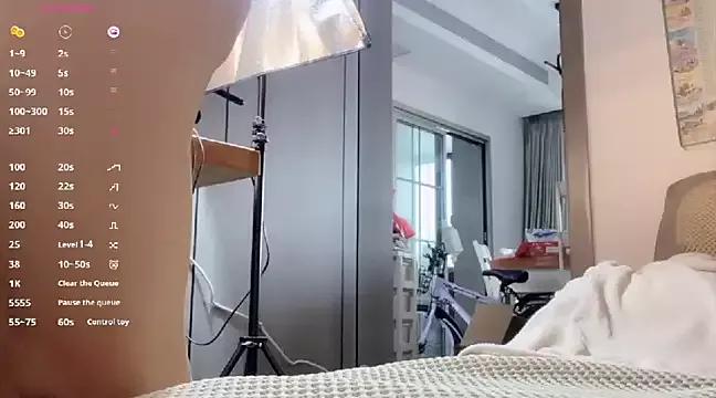 Lilliayiyi-2001 from StripChat