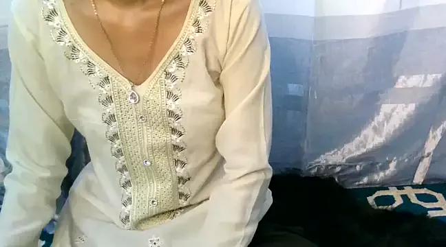 lily_cc from StripChat is Freechat