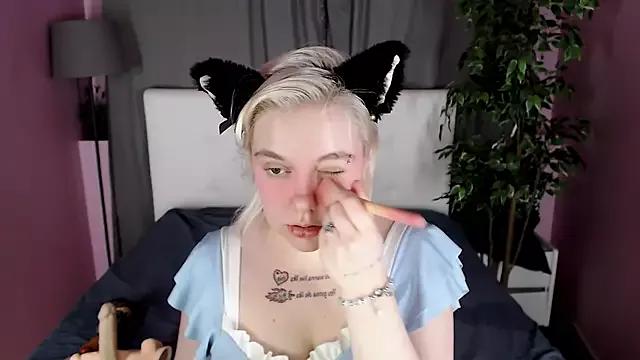 Little_Kittynya from StripChat is Freechat