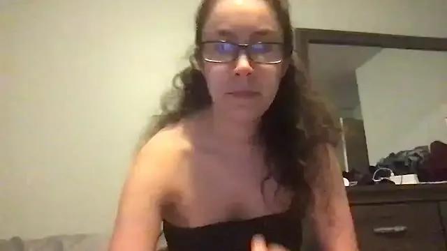 Lucy_allison from StripChat is Freechat