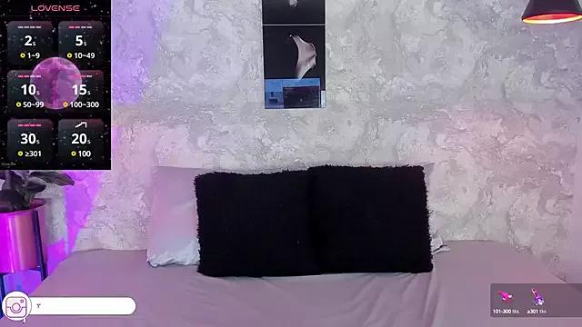 Luxury_Woman from StripChat is Freechat