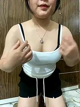 Lyly8802 from StripChat