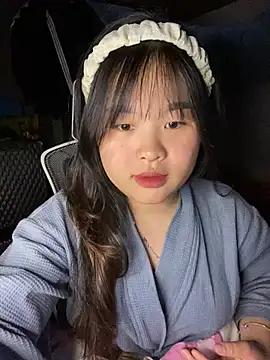Lyly8802 from StripChat
