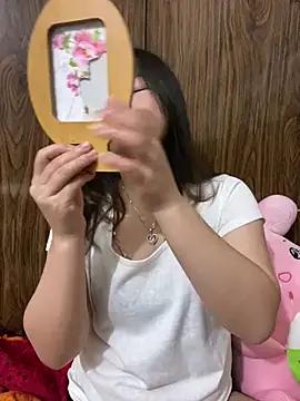 Lyly8802 from StripChat