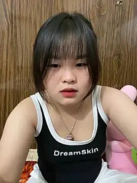 Lyly8802 from StripChat
