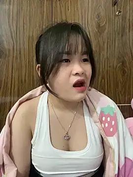 Lyly8802 from StripChat