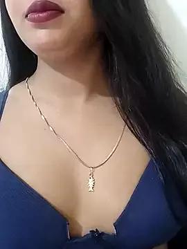 Photos of Maahhii_2 from StripChat is Freechat