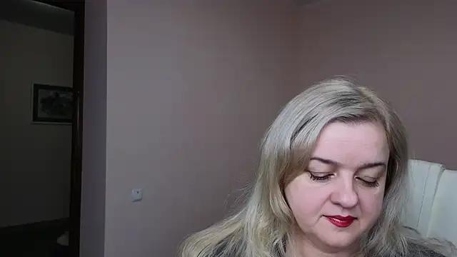 Mary_Mirror webcams show profile image 