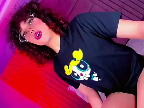 maryam-fox from StripChat is Freechat
