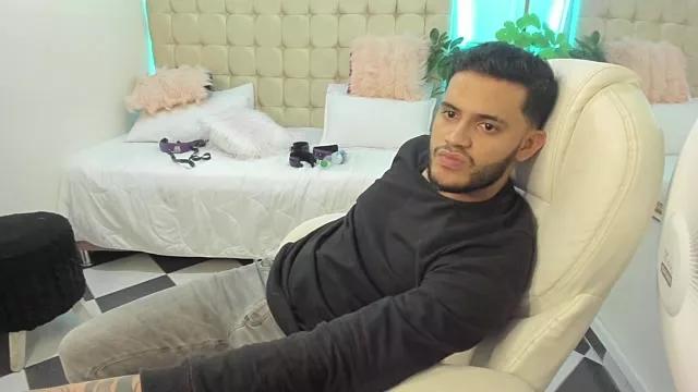 maxximo_and_julieta on StripChat 
