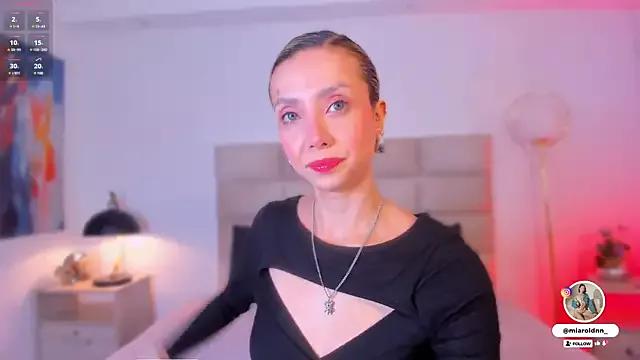 Mia_roldann from StripChat is Freechat