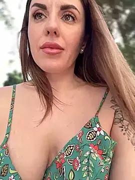 Photos of MilfNextDoor20 from StripChat is Freechat