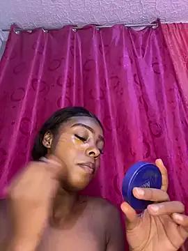 MirandaRizzo from StripChat is Freechat