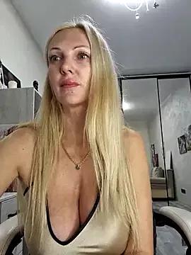 Monna on StripChat 