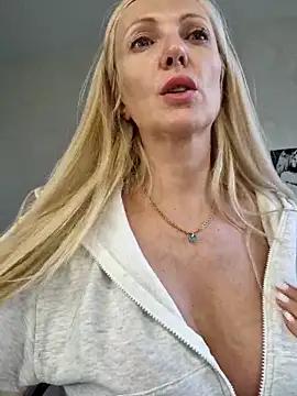 Monna on StripChat 