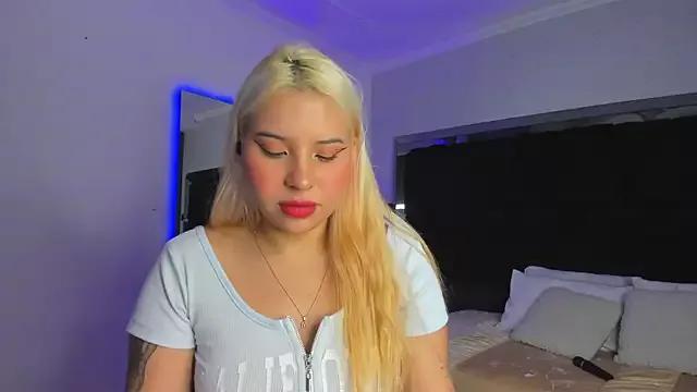 Naomi__Sanz from StripChat is Freechat