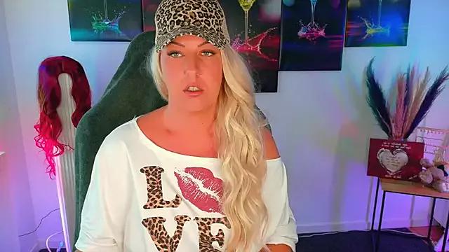 Photos of NatiLove35 from StripChat is Freechat