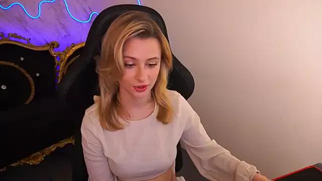PetiteLexyy on StripChat 