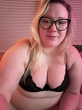 PiggyRose from StripChat is Freechat