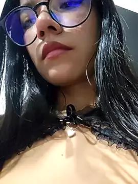 Photos of Pretty_roxxyy from StripChat is Freechat