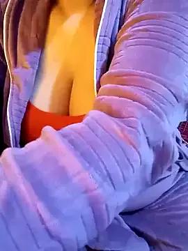 Queen-maha from StripChat is Freechat