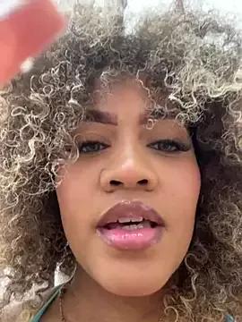 riri_brunnete from StripChat