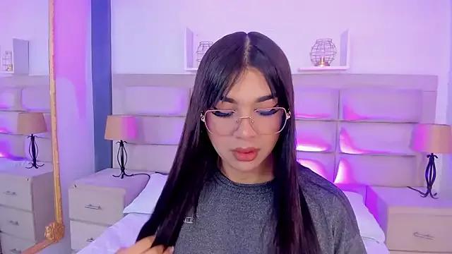 RoseCassie from StripChat is Freechat