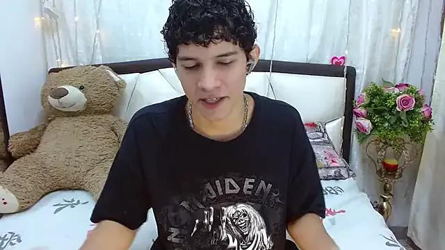 Samuel_Hills from StripChat is Freechat
