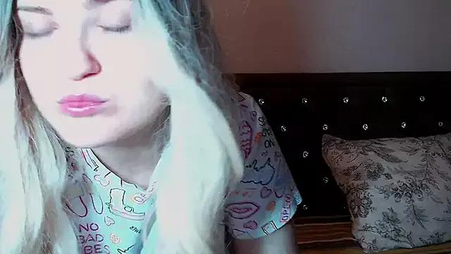 Sara4uu from StripChat