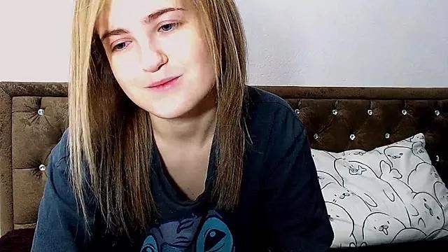 Sara4uu from StripChat