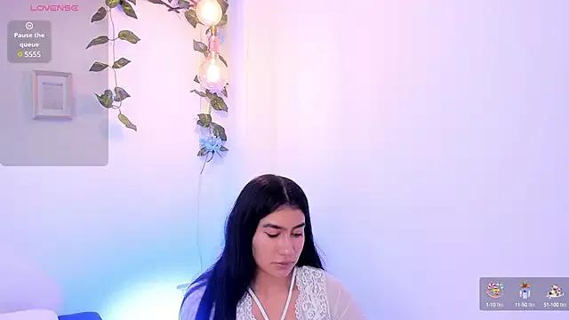 saraBow from StripChat is Freechat