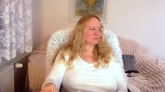 Sarah4you on StripChat 
