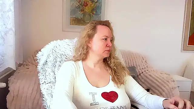 Sarah4you on StripChat 