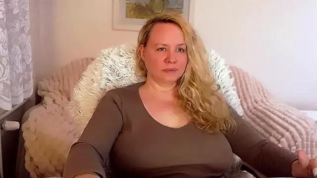 Sarah4you on StripChat 